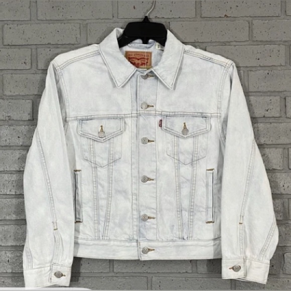 Levi's Women's Ex-Boyfriend Trucker denim jacket with floral embroidery